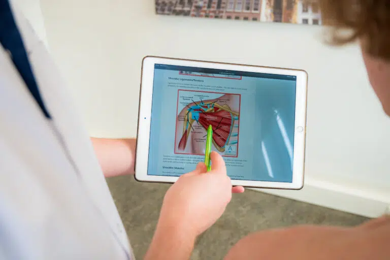 Chiropractor bespreekt schouderpijn